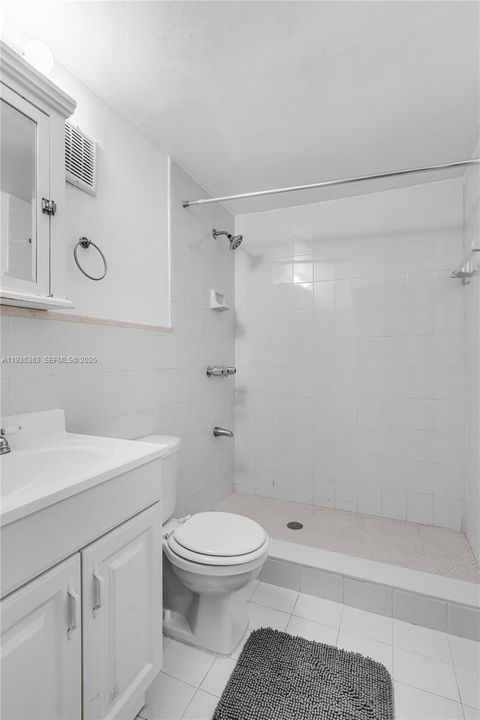 For Rent: $2,500 (2 beds, 2 baths, 3003 Square Feet)