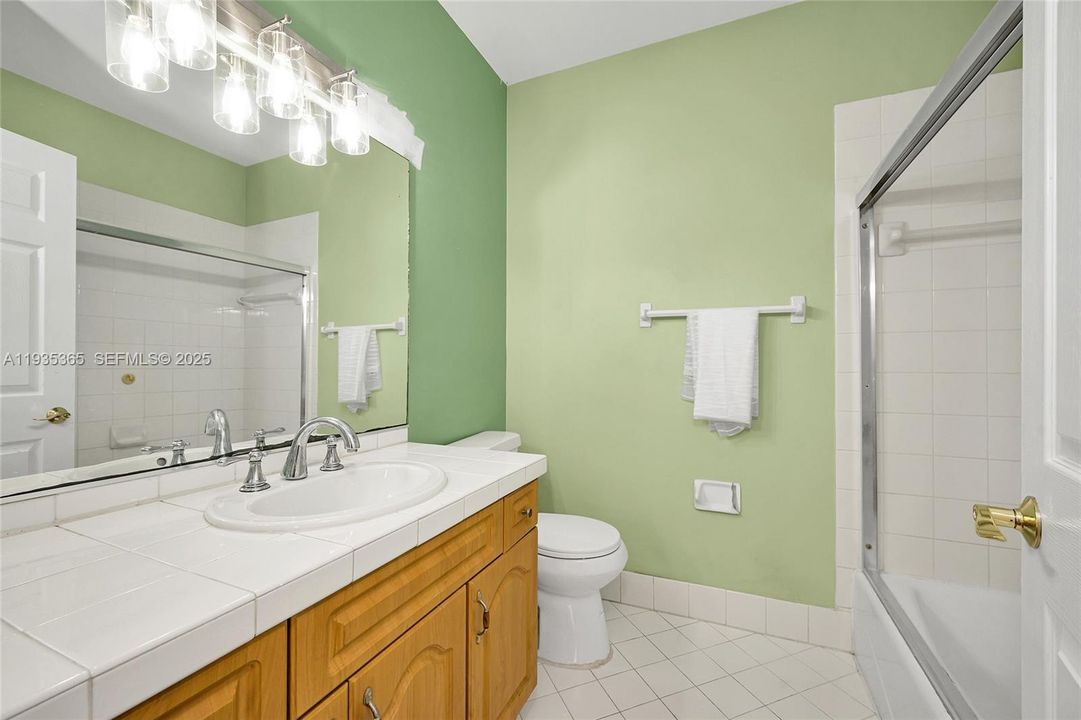 En Venta: $749,900 (4 camas, 3 baños, 2399 Pies cuadrados)