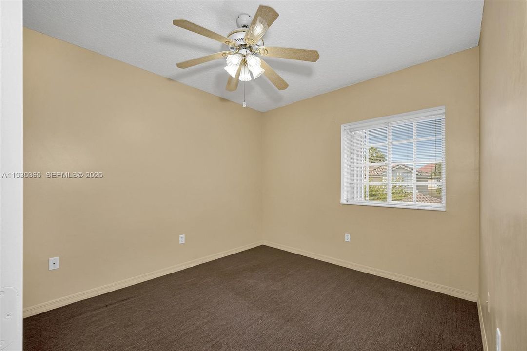 En Venta: $749,900 (4 camas, 3 baños, 2399 Pies cuadrados)