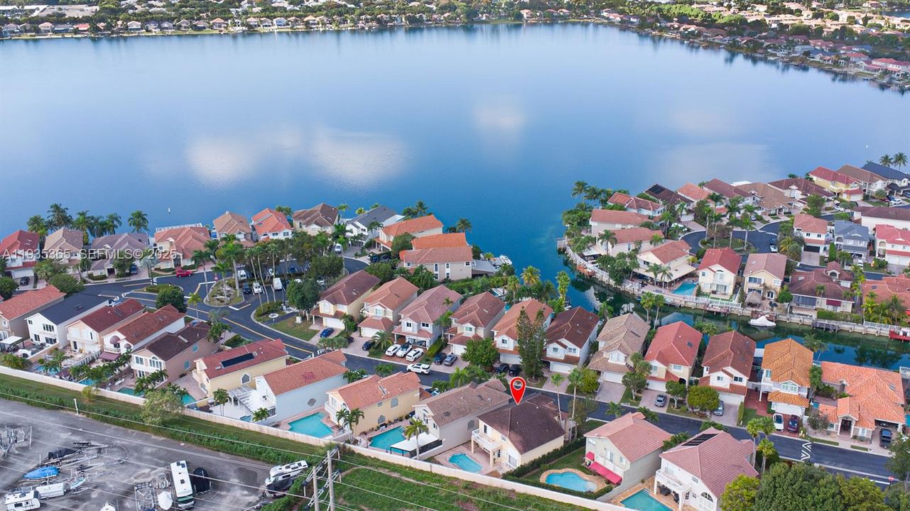 En Venta: $749,900 (4 camas, 3 baños, 2399 Pies cuadrados)