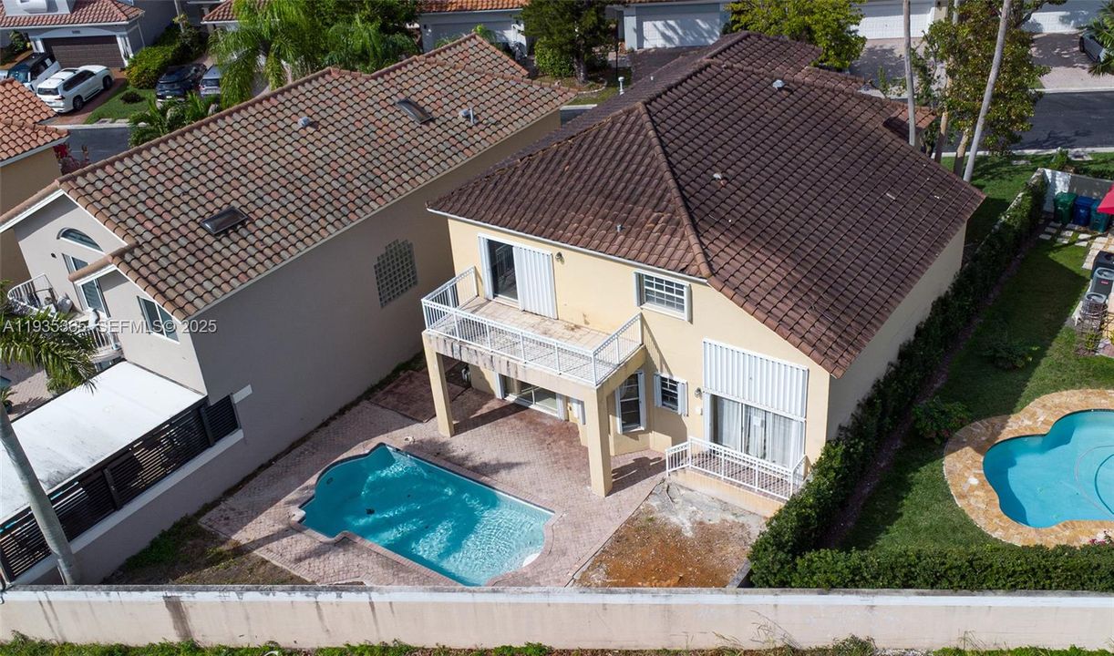 En Venta: $749,900 (4 camas, 3 baños, 2399 Pies cuadrados)