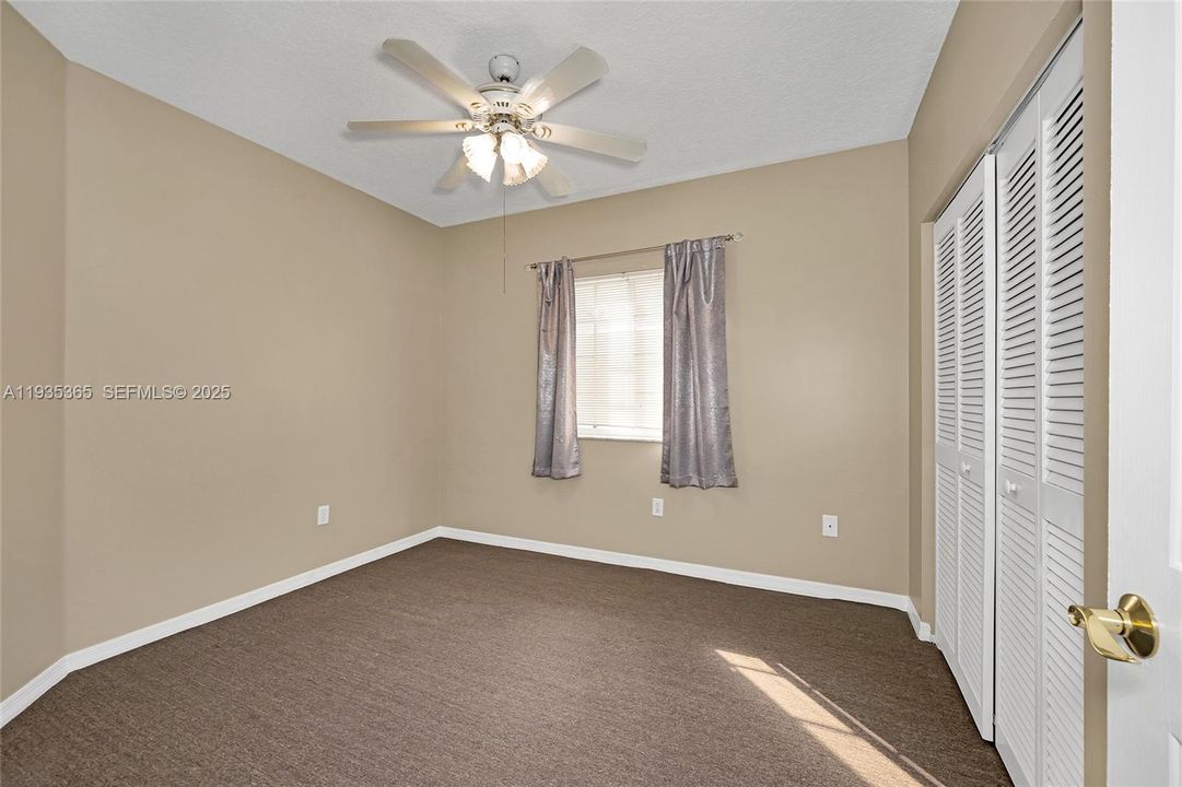 En Venta: $749,900 (4 camas, 3 baños, 2399 Pies cuadrados)