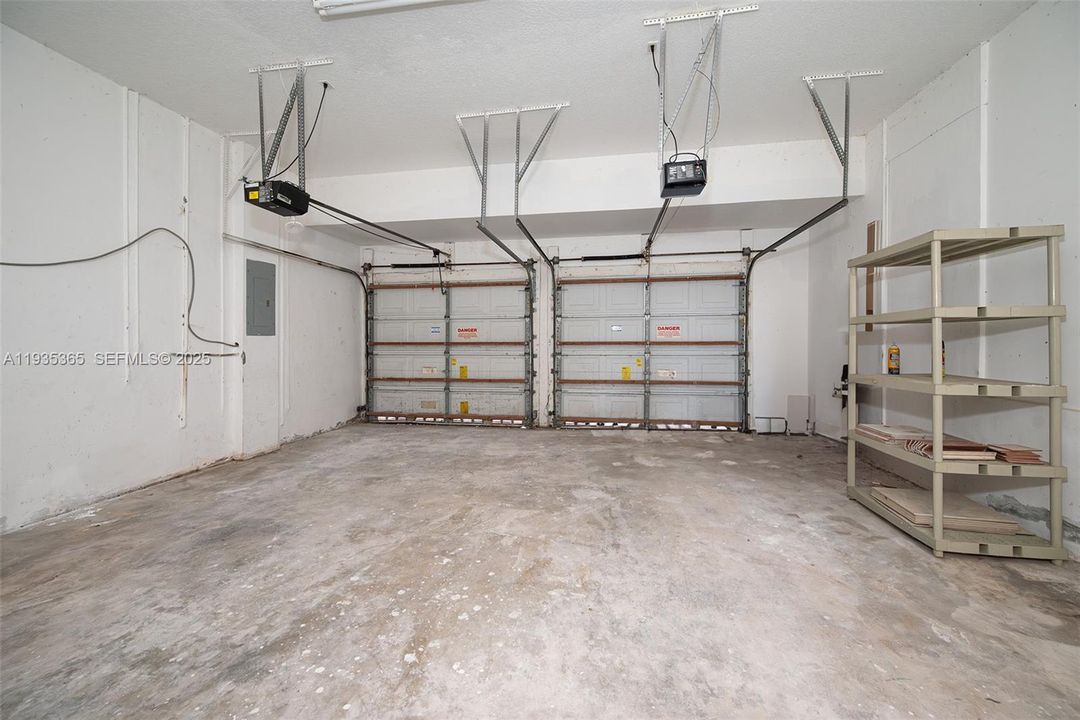 En Venta: $749,900 (4 camas, 3 baños, 2399 Pies cuadrados)