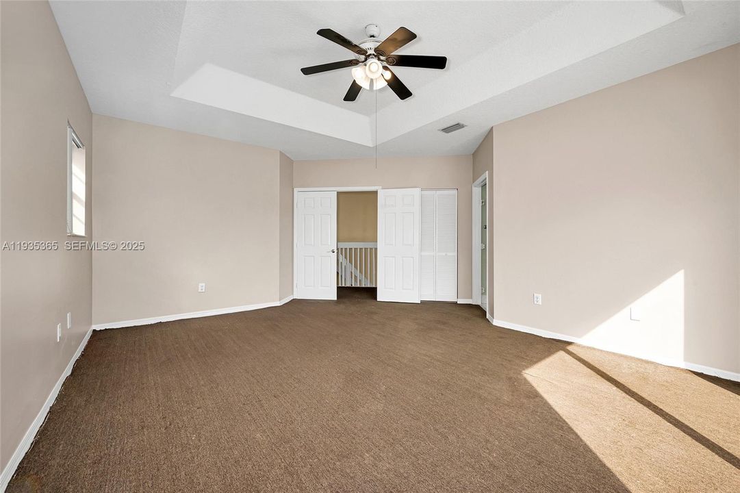 En Venta: $749,900 (4 camas, 3 baños, 2399 Pies cuadrados)