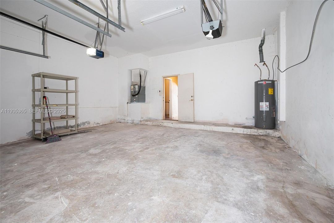 En Venta: $749,900 (4 camas, 3 baños, 2399 Pies cuadrados)