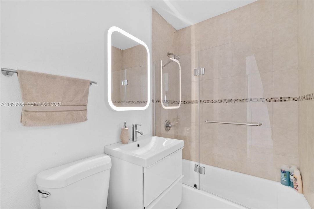 For Rent: $3,500 (4 beds, 2 baths, 1571 Square Feet)