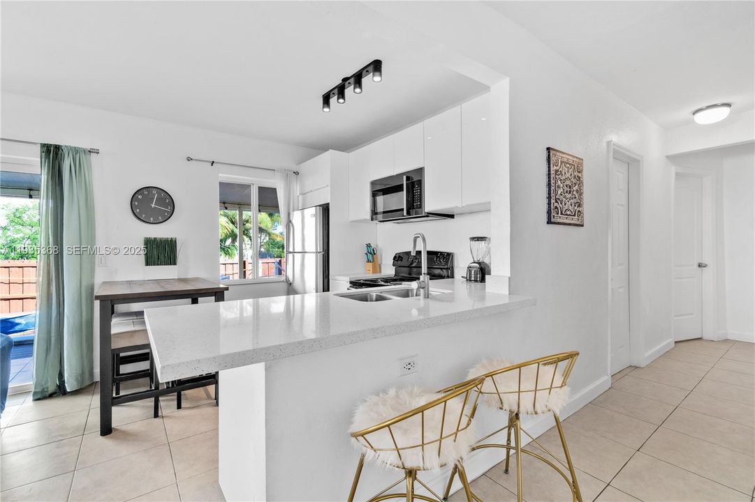 For Rent: $3,500 (4 beds, 2 baths, 1571 Square Feet)