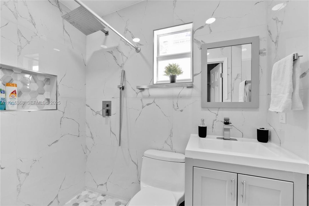 For Rent: $3,500 (4 beds, 2 baths, 1571 Square Feet)