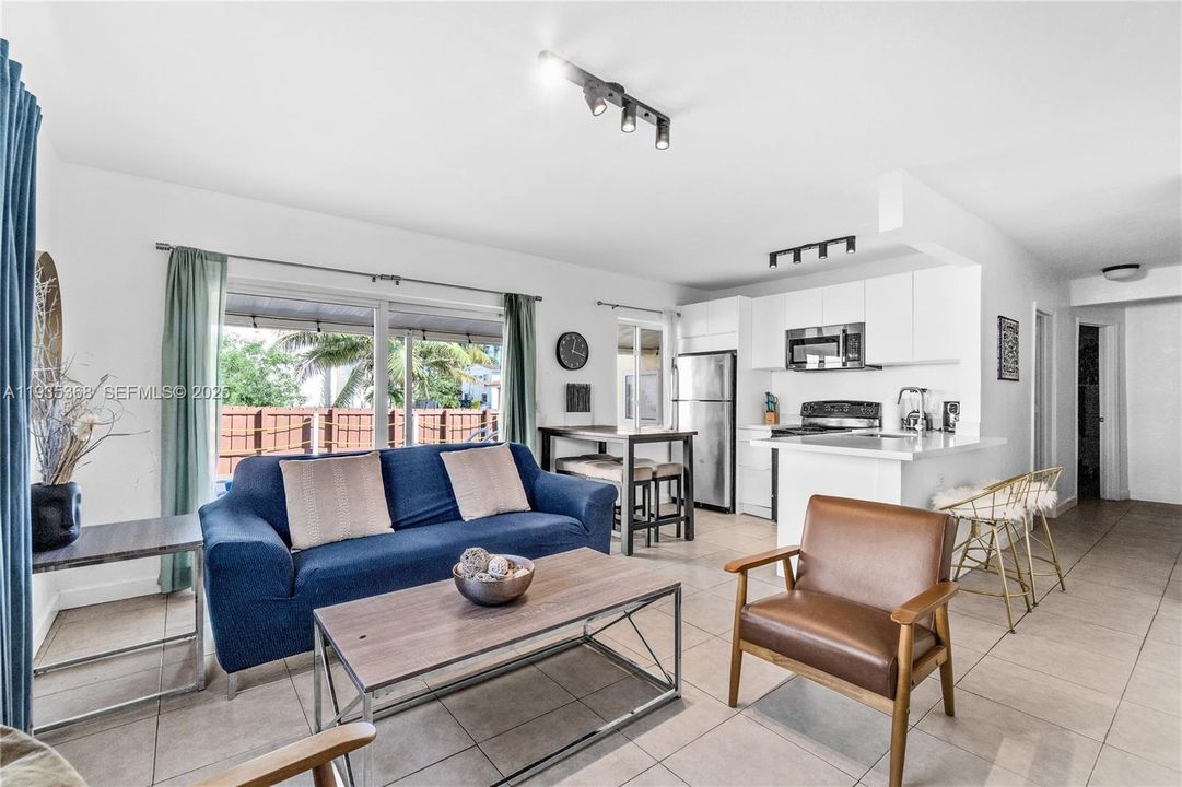 For Rent: $3,500 (4 beds, 2 baths, 1571 Square Feet)