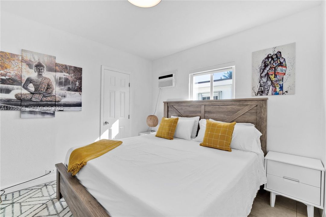 For Rent: $3,500 (4 beds, 2 baths, 1571 Square Feet)