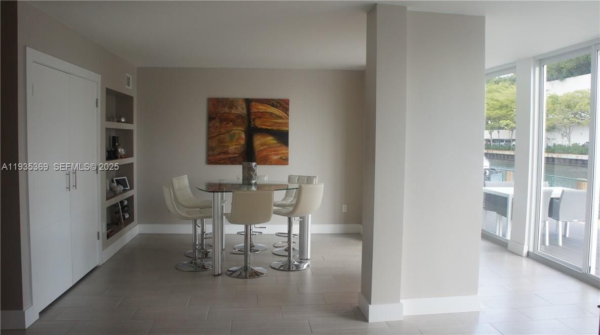 На продажу: $599,000 (2 спален, 2 ванн, 1800 Квадратных фут)