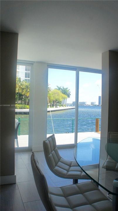 На продажу: $599,000 (2 спален, 2 ванн, 1800 Квадратных фут)