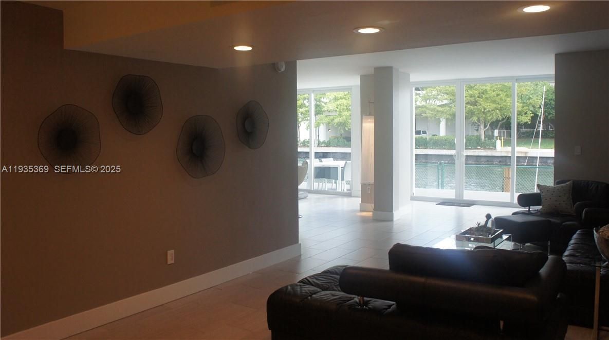 На продажу: $599,000 (2 спален, 2 ванн, 1800 Квадратных фут)