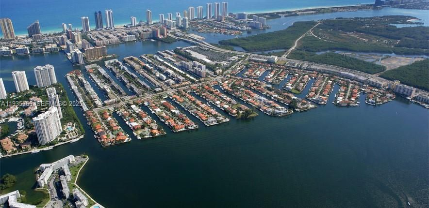 На продажу: $599,000 (2 спален, 2 ванн, 1800 Квадратных фут)