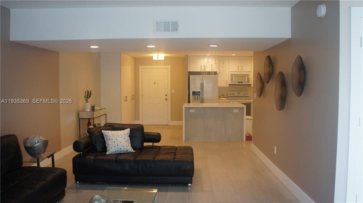 На продажу: $599,000 (2 спален, 2 ванн, 1800 Квадратных фут)