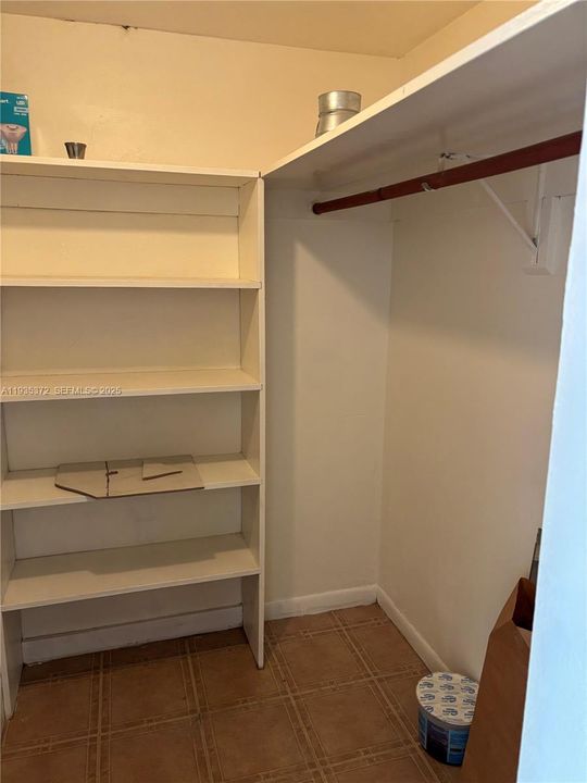 For Rent: $1,350 (0 beds, 1 baths, 576 Square Feet)