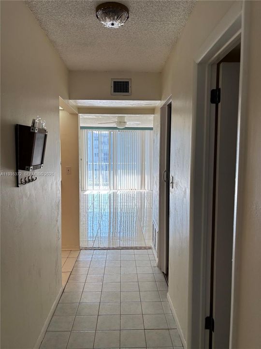 For Rent: $1,350 (0 beds, 1 baths, 576 Square Feet)