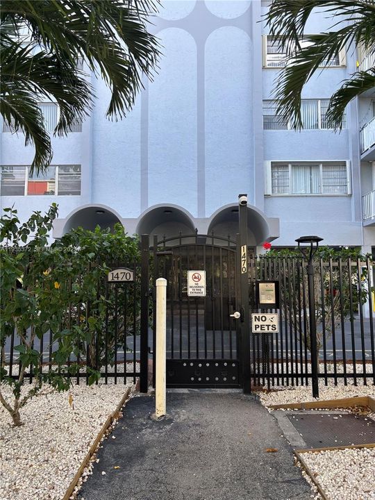 For Rent: $1,350 (0 beds, 1 baths, 576 Square Feet)