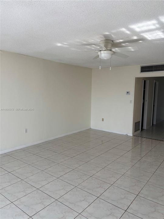 For Rent: $1,350 (0 beds, 1 baths, 576 Square Feet)