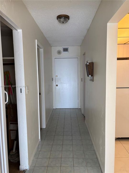 For Rent: $1,350 (0 beds, 1 baths, 576 Square Feet)