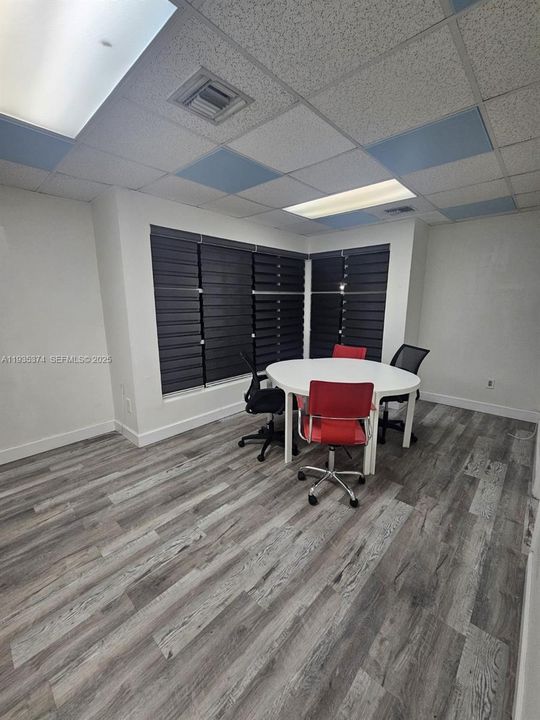 出租: $1,450 (0 贝兹, 0 浴室, 0 平方英尺)