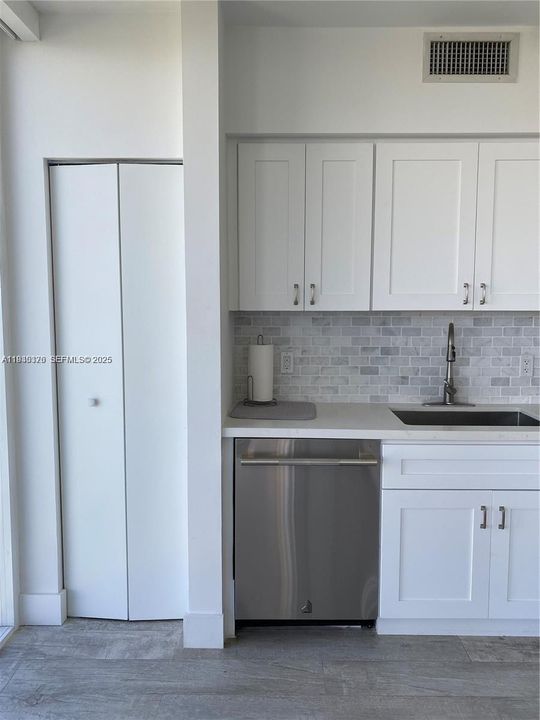 出租: $5,900 (1 贝兹, 2 浴室, 1100 平方英尺)