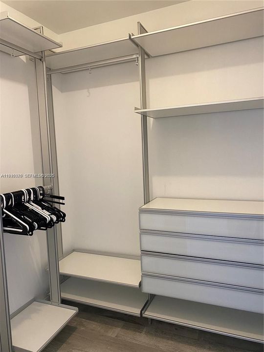 出租: $5,900 (1 贝兹, 2 浴室, 1100 平方英尺)