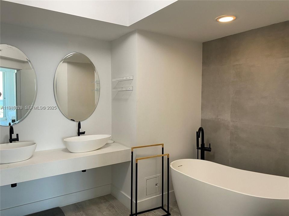 出租: $5,900 (1 贝兹, 2 浴室, 1100 平方英尺)