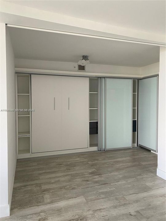 出租: $5,900 (1 贝兹, 2 浴室, 1100 平方英尺)