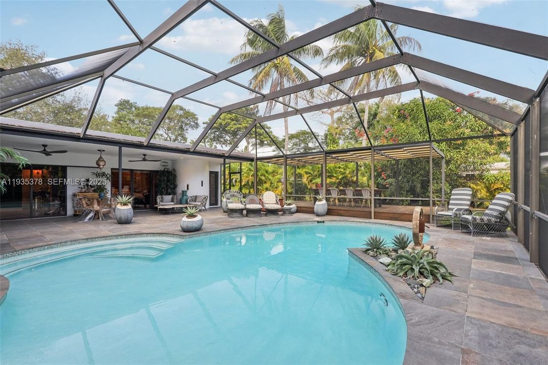 En Venta: $975,000 (3 camas, 2 baños, 2131 Pies cuadrados)