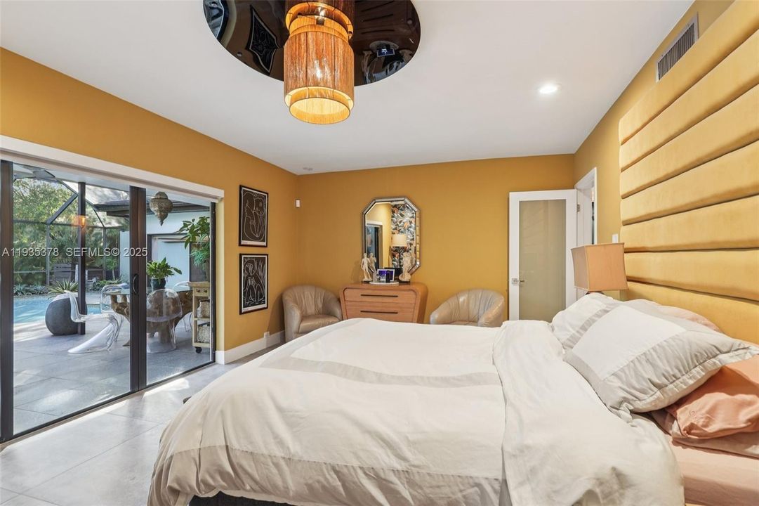 En Venta: $975,000 (3 camas, 2 baños, 2131 Pies cuadrados)