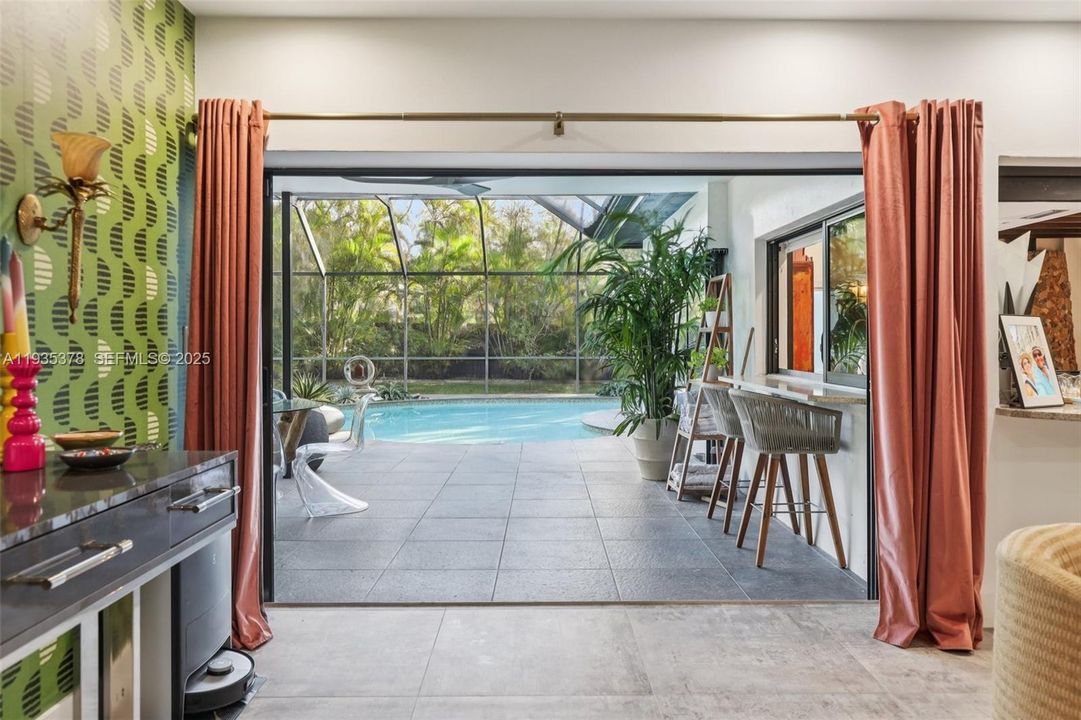 En Venta: $975,000 (3 camas, 2 baños, 2131 Pies cuadrados)