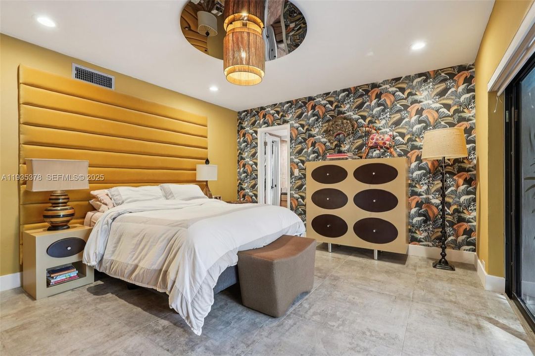 En Venta: $975,000 (3 camas, 2 baños, 2131 Pies cuadrados)