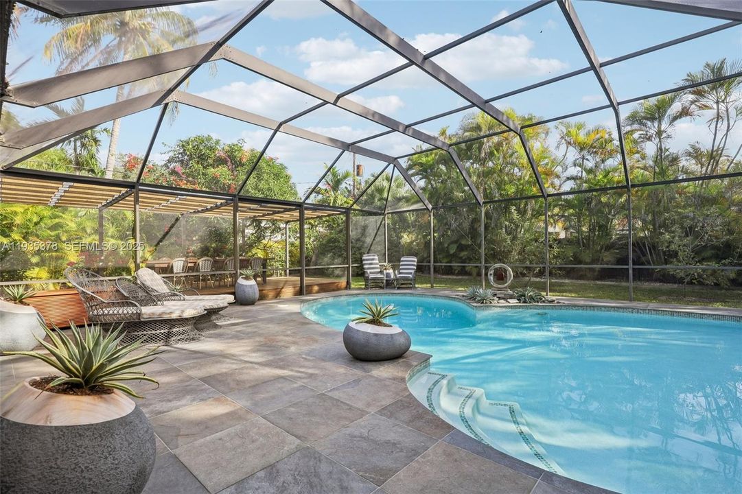 En Venta: $975,000 (3 camas, 2 baños, 2131 Pies cuadrados)