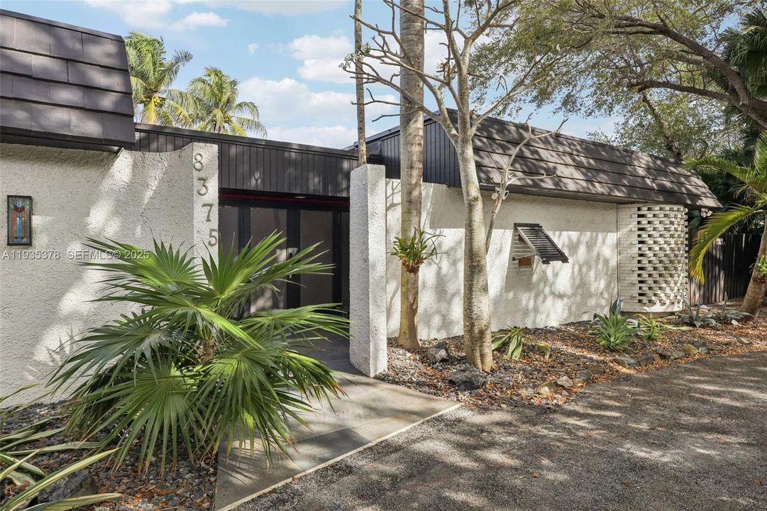 En Venta: $975,000 (3 camas, 2 baños, 2131 Pies cuadrados)