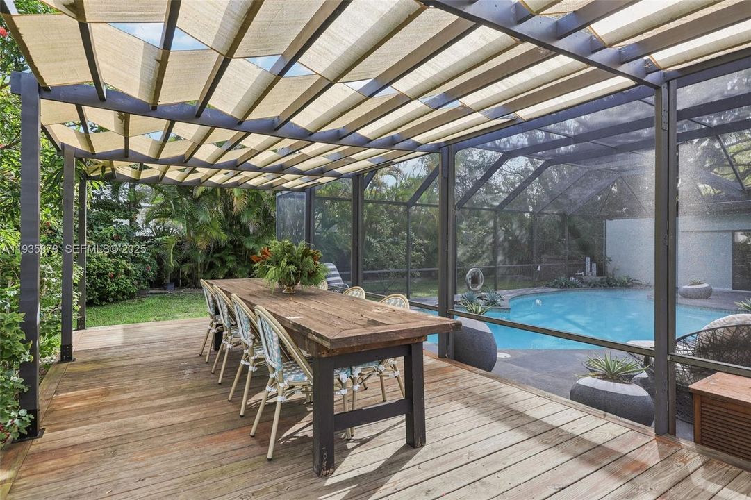 En Venta: $975,000 (3 camas, 2 baños, 2131 Pies cuadrados)