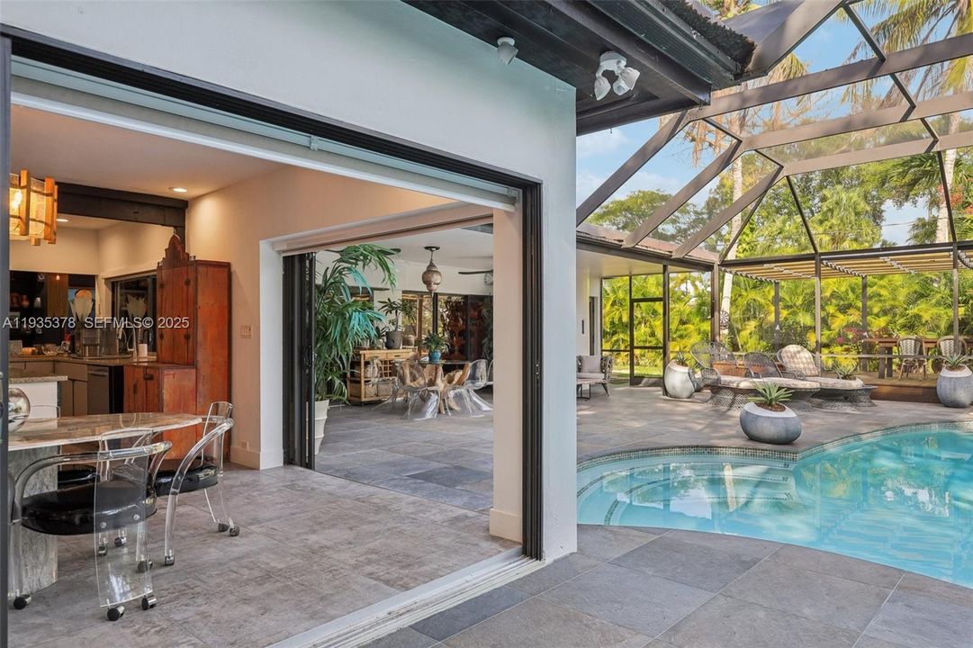 En Venta: $975,000 (3 camas, 2 baños, 2131 Pies cuadrados)