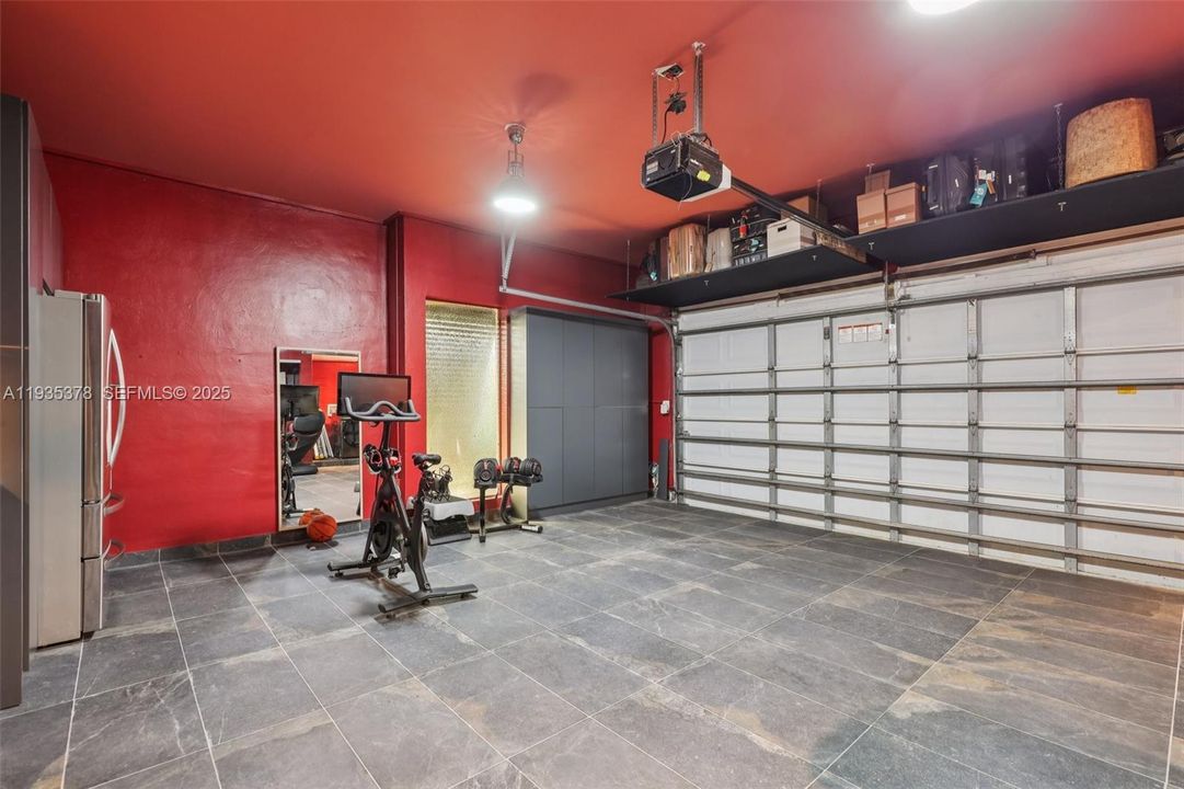 En Venta: $975,000 (3 camas, 2 baños, 2131 Pies cuadrados)