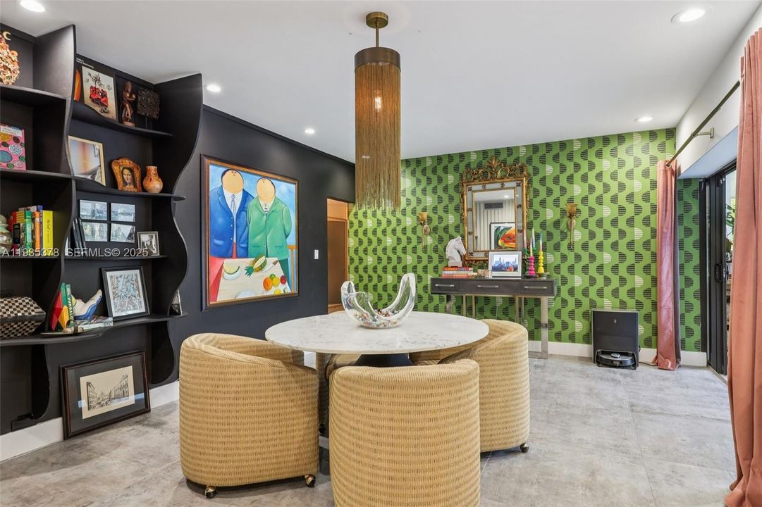 En Venta: $975,000 (3 camas, 2 baños, 2131 Pies cuadrados)