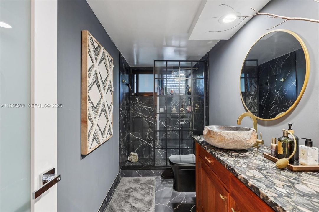 En Venta: $975,000 (3 camas, 2 baños, 2131 Pies cuadrados)