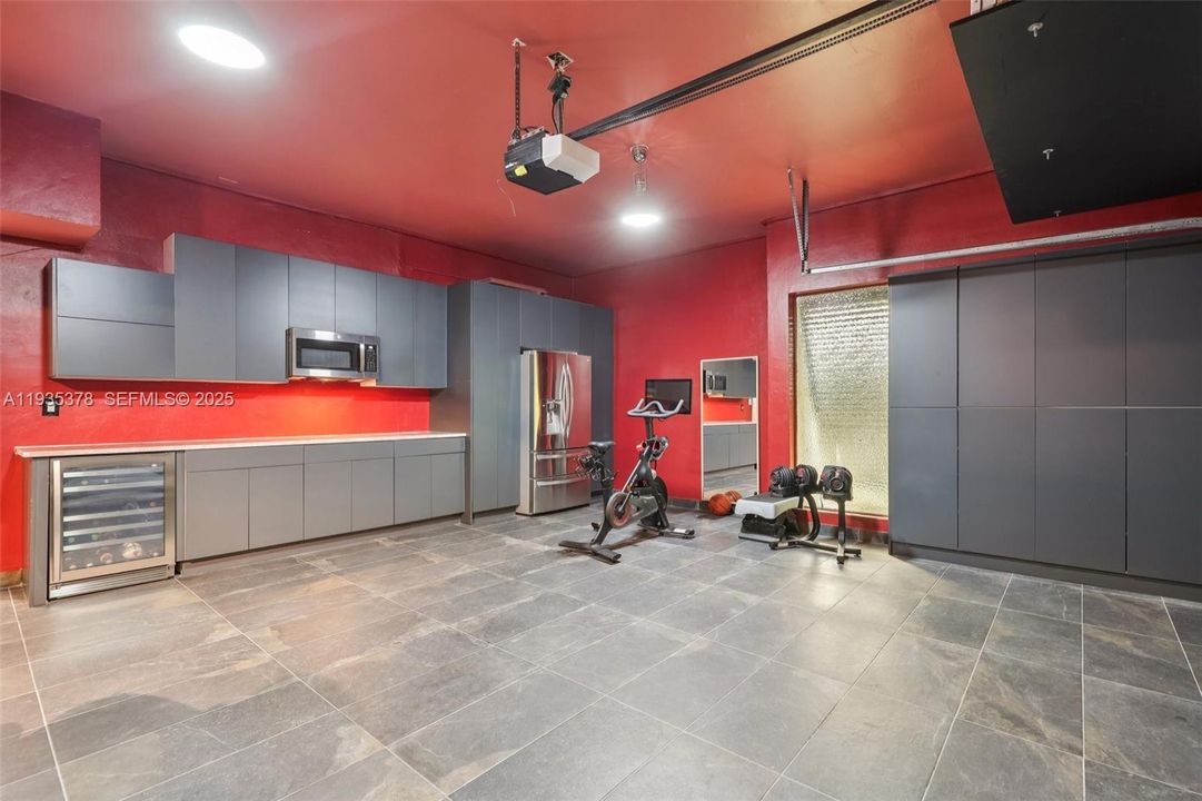 En Venta: $975,000 (3 camas, 2 baños, 2131 Pies cuadrados)