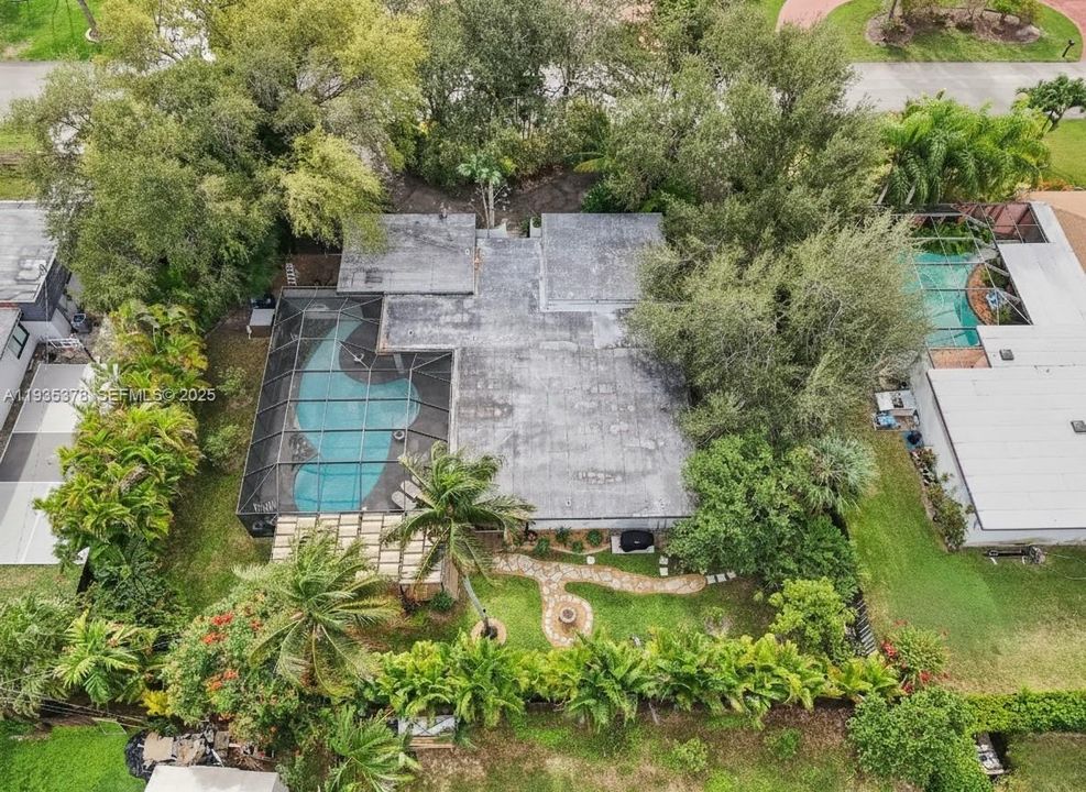 En Venta: $975,000 (3 camas, 2 baños, 2131 Pies cuadrados)