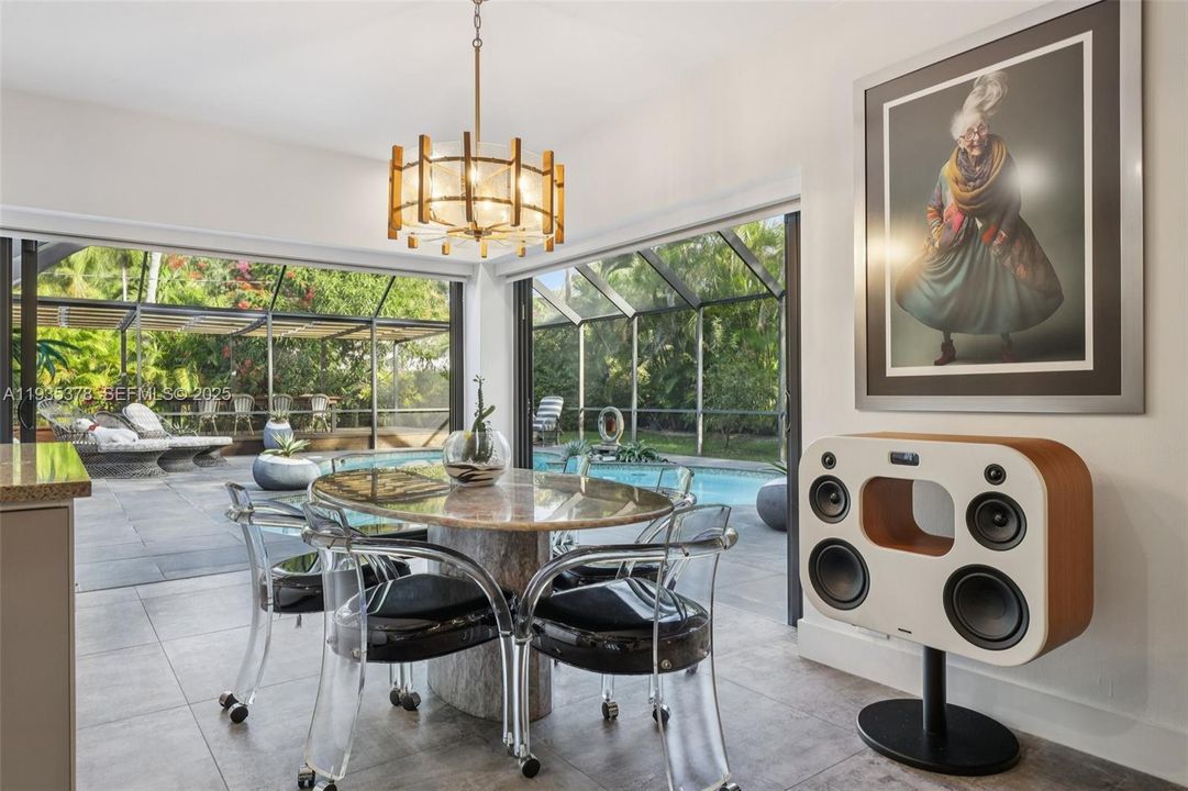 En Venta: $975,000 (3 camas, 2 baños, 2131 Pies cuadrados)