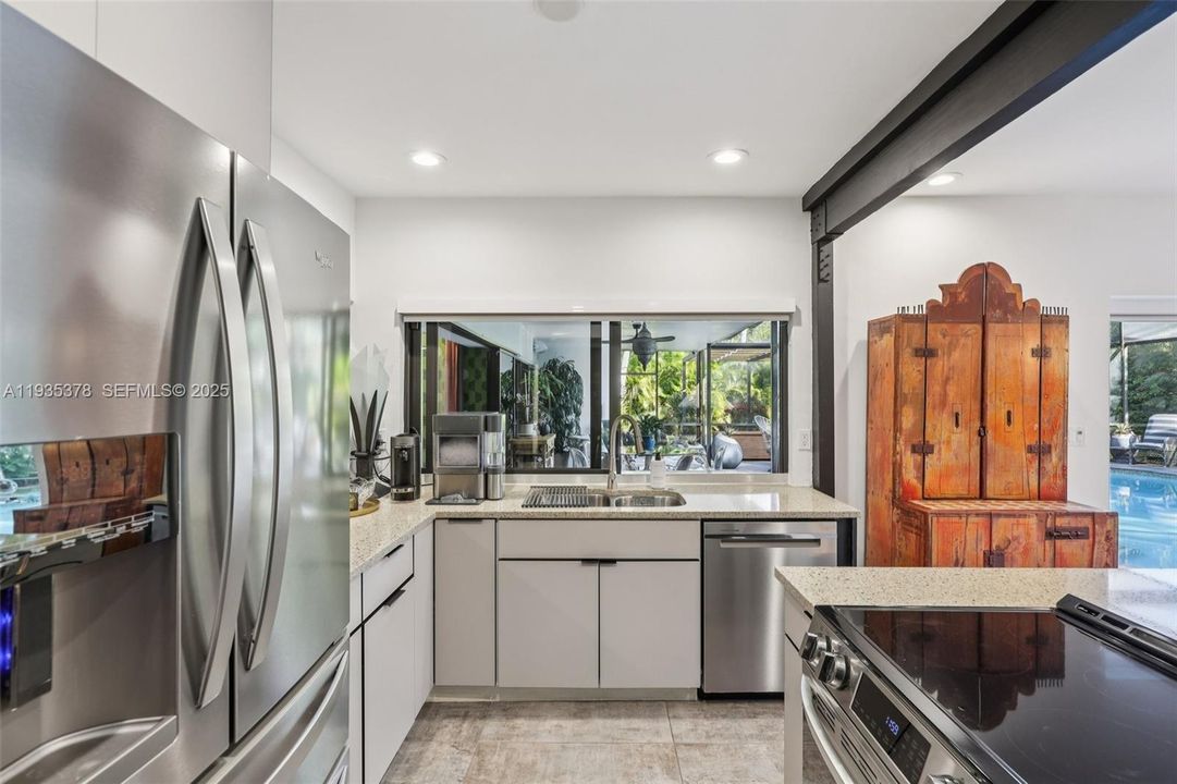 En Venta: $975,000 (3 camas, 2 baños, 2131 Pies cuadrados)