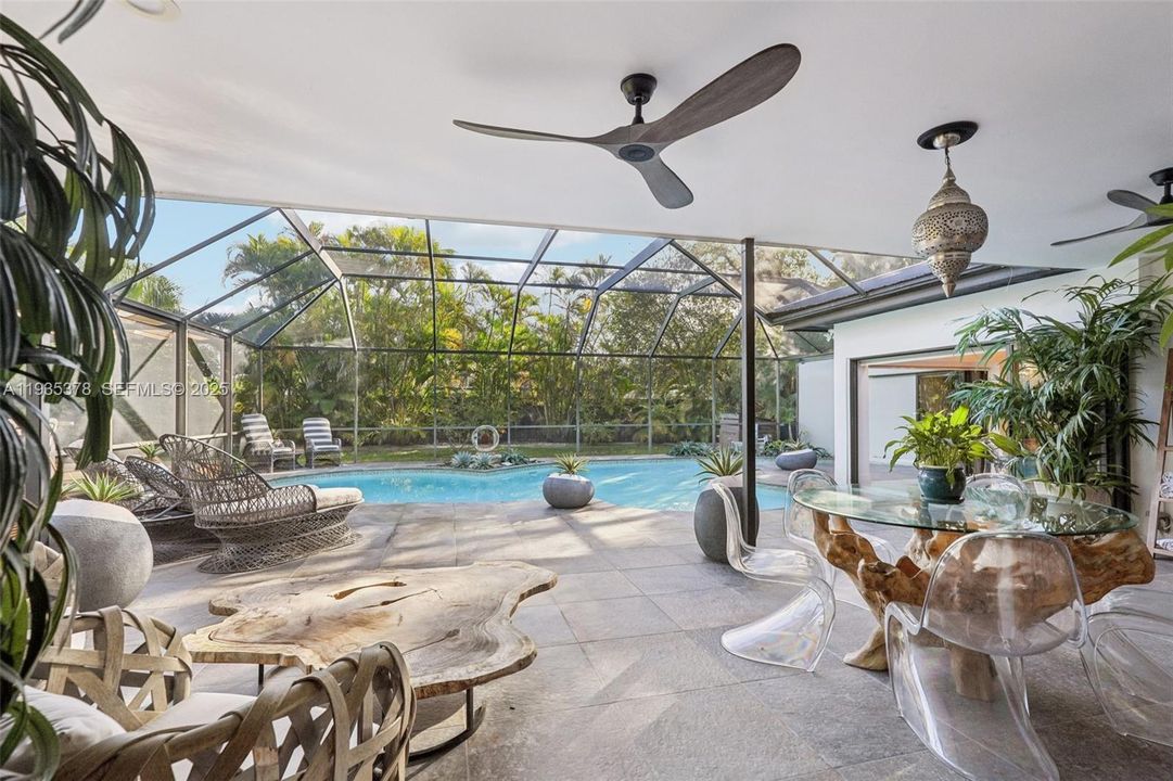 En Venta: $975,000 (3 camas, 2 baños, 2131 Pies cuadrados)