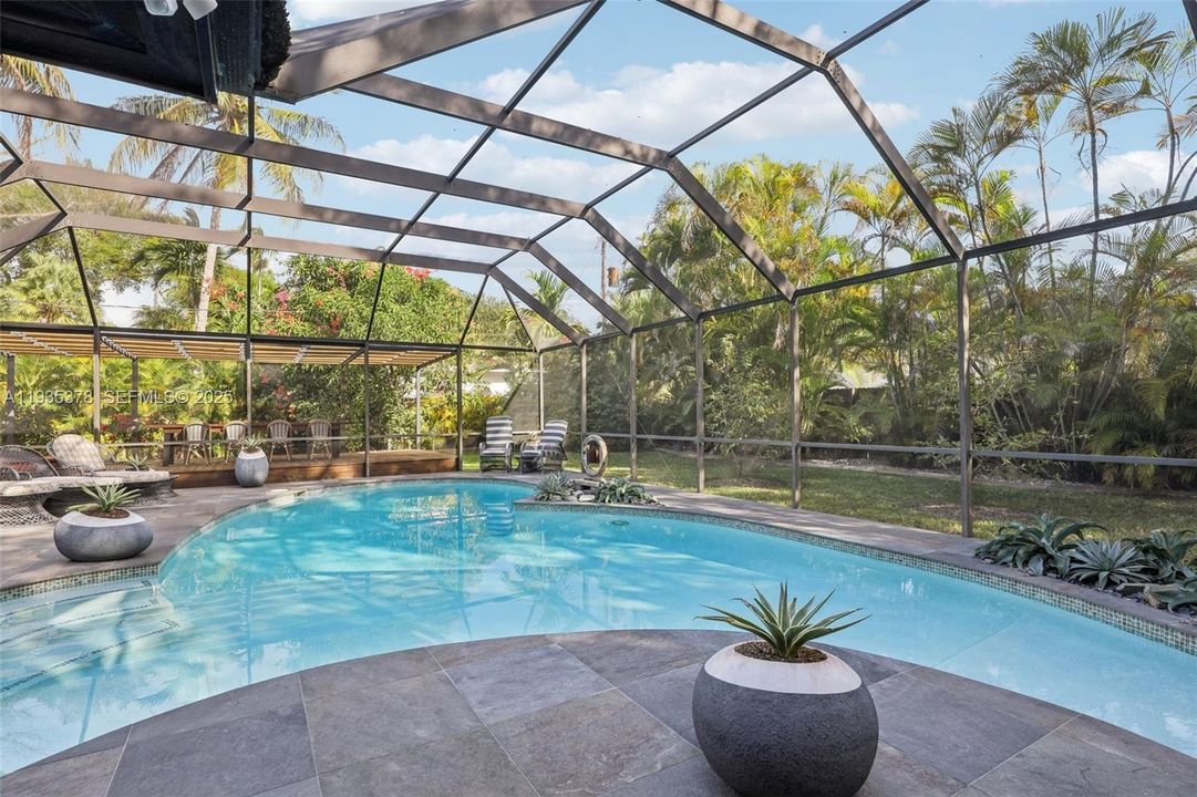 En Venta: $975,000 (3 camas, 2 baños, 2131 Pies cuadrados)