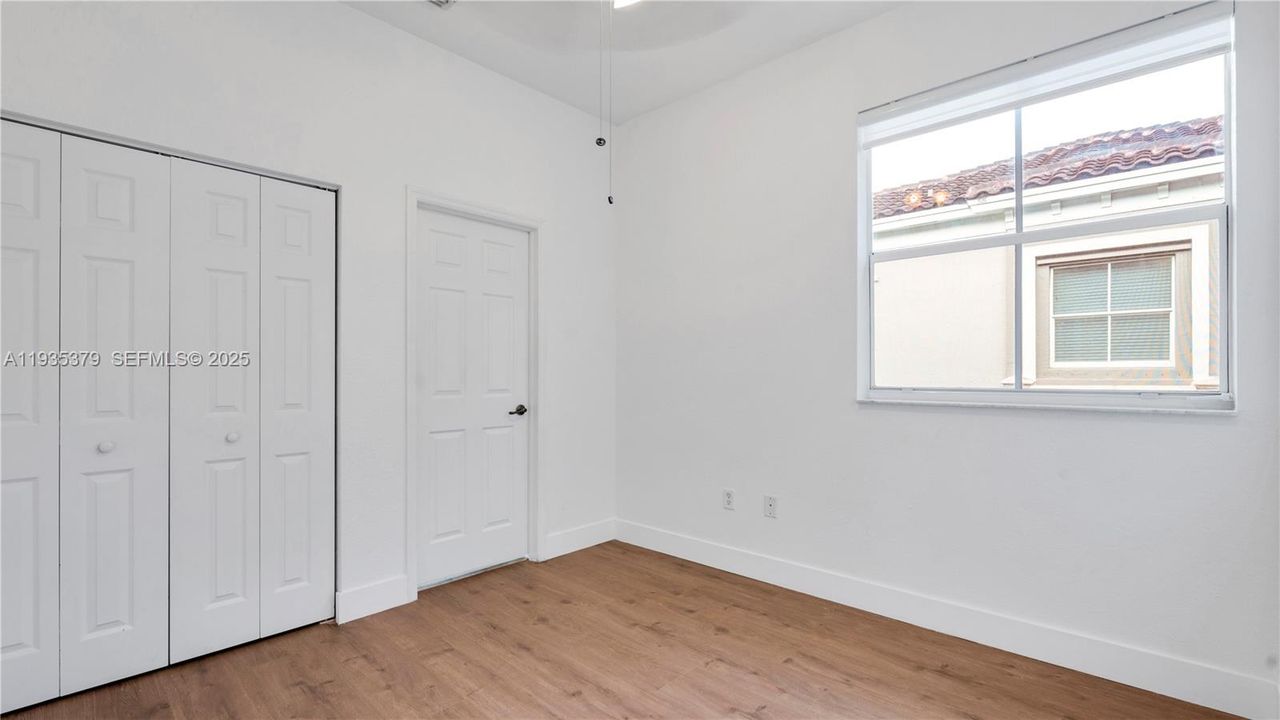 For Sale: $385,000 (3 beds, 2 baths, 1251 Square Feet)