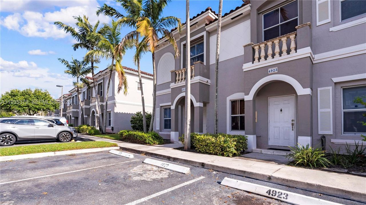 For Sale: $385,000 (3 beds, 2 baths, 1251 Square Feet)