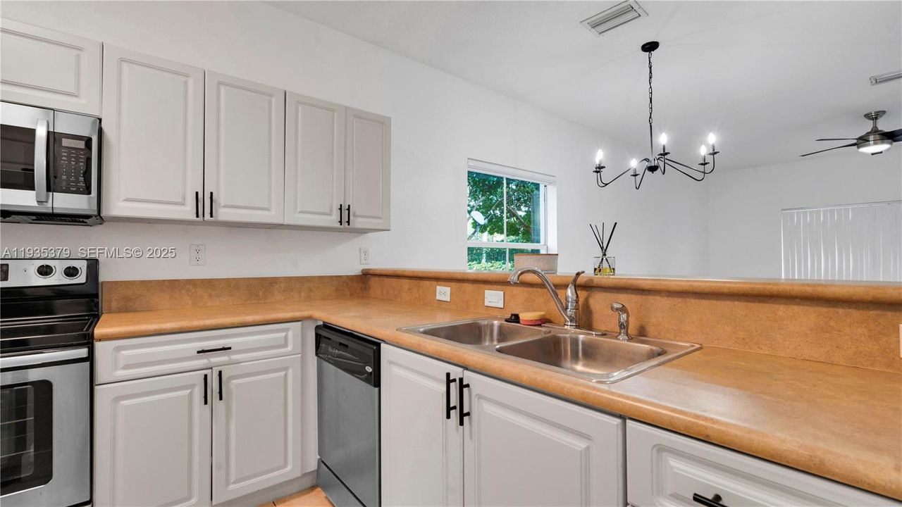 For Sale: $385,000 (3 beds, 2 baths, 1251 Square Feet)