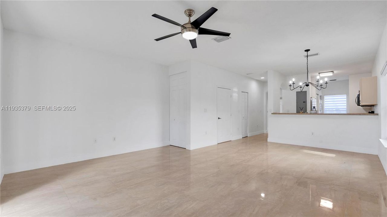 For Sale: $385,000 (3 beds, 2 baths, 1251 Square Feet)